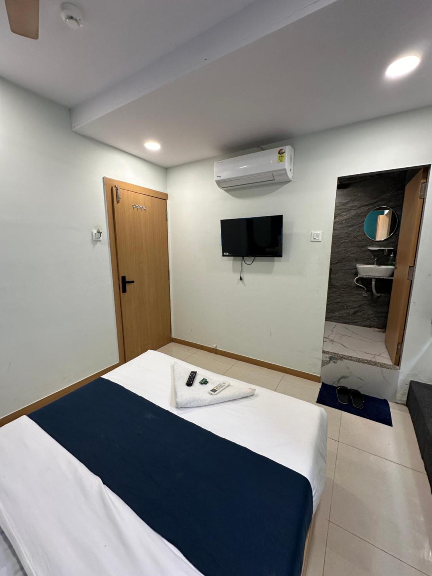 Hotel Sky Palace Adajan Сурат Экстерьер фото